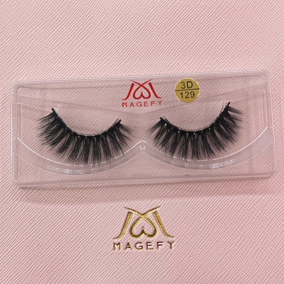 Name of lashes: Flutter - Picture 2 of 2